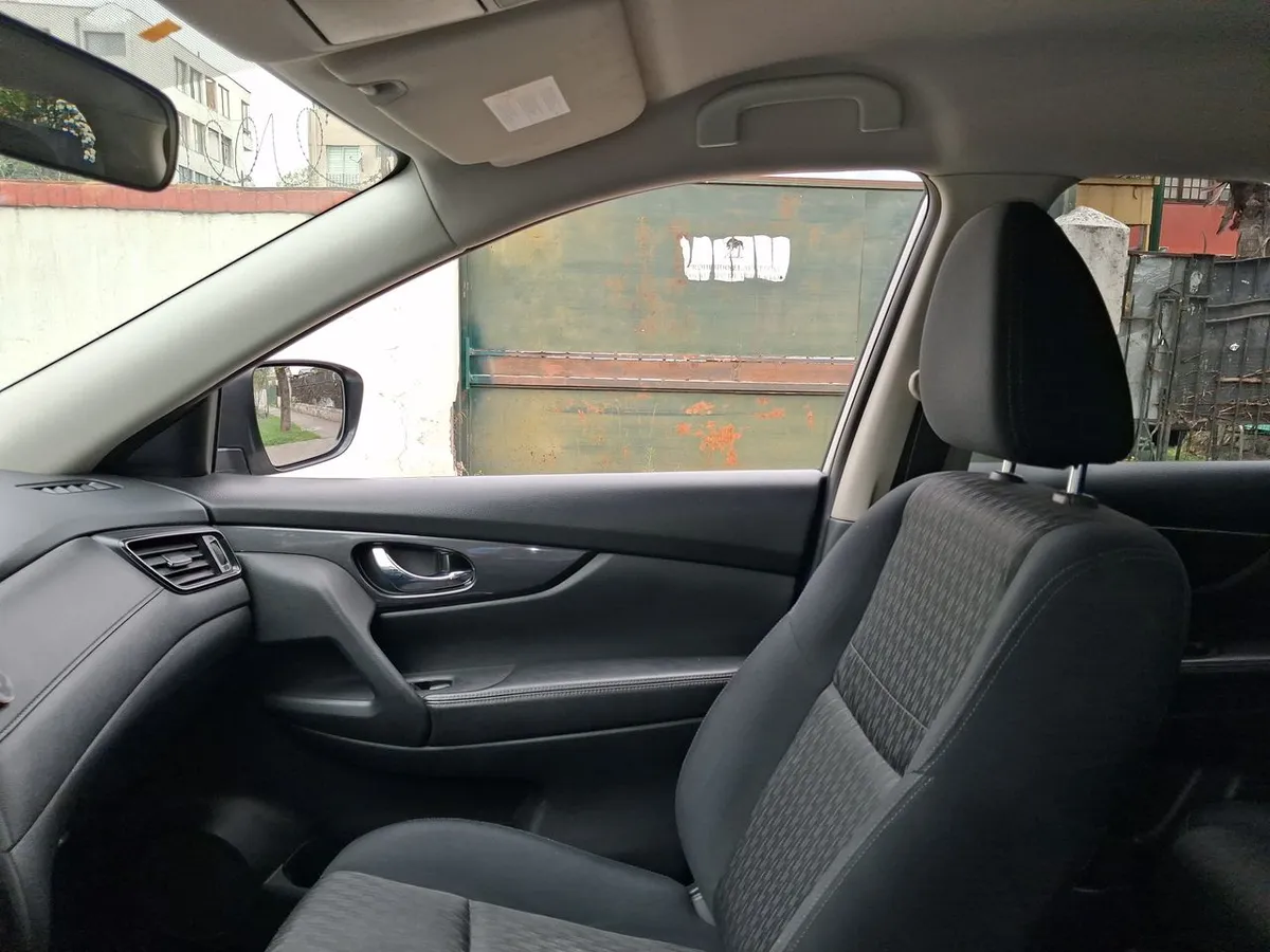 Nissan X-Trail 2.5 Sense 4x2 2row Cvt At 5p año 2023