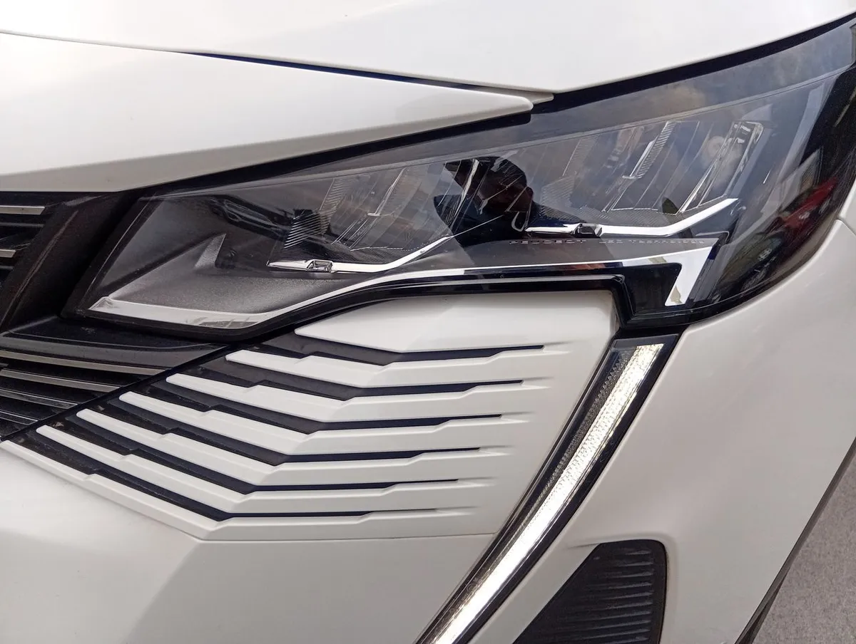 Peugeot 3008 1.5 Allure Pack Bluehdi 130 4x2 Eat8 5p año 2024