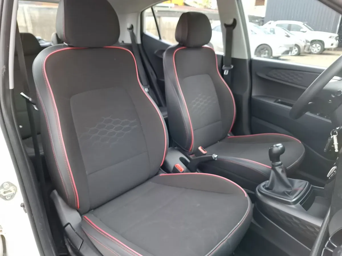 Hyundai Grand I10 1.2 Plus 4x2 Hb Mt 5p año 2024
