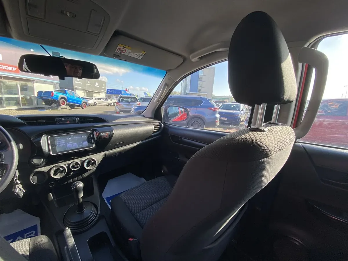 Toyota Hilux 2.4 Dx Diesel 4x2 Dob. Cab. Mt 4p año 2023