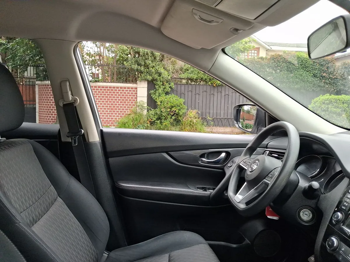 Nissan X-Trail 2.5 Sense 4x2 2row Cvt At 5p año 2023