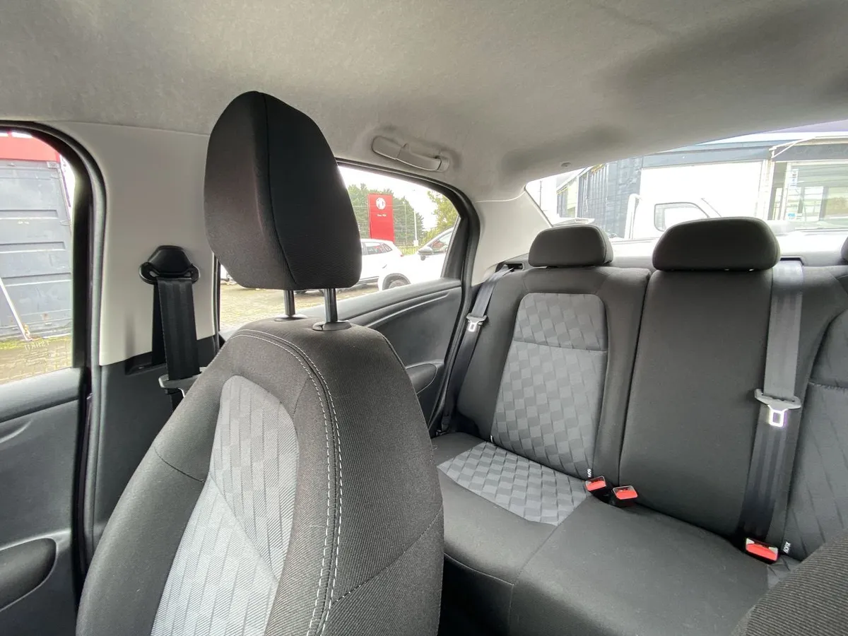Citroen C-Elysee 1.5 Feel Pack Hdi Diesel 4x2 100 Bvm Mt 4p año 2024