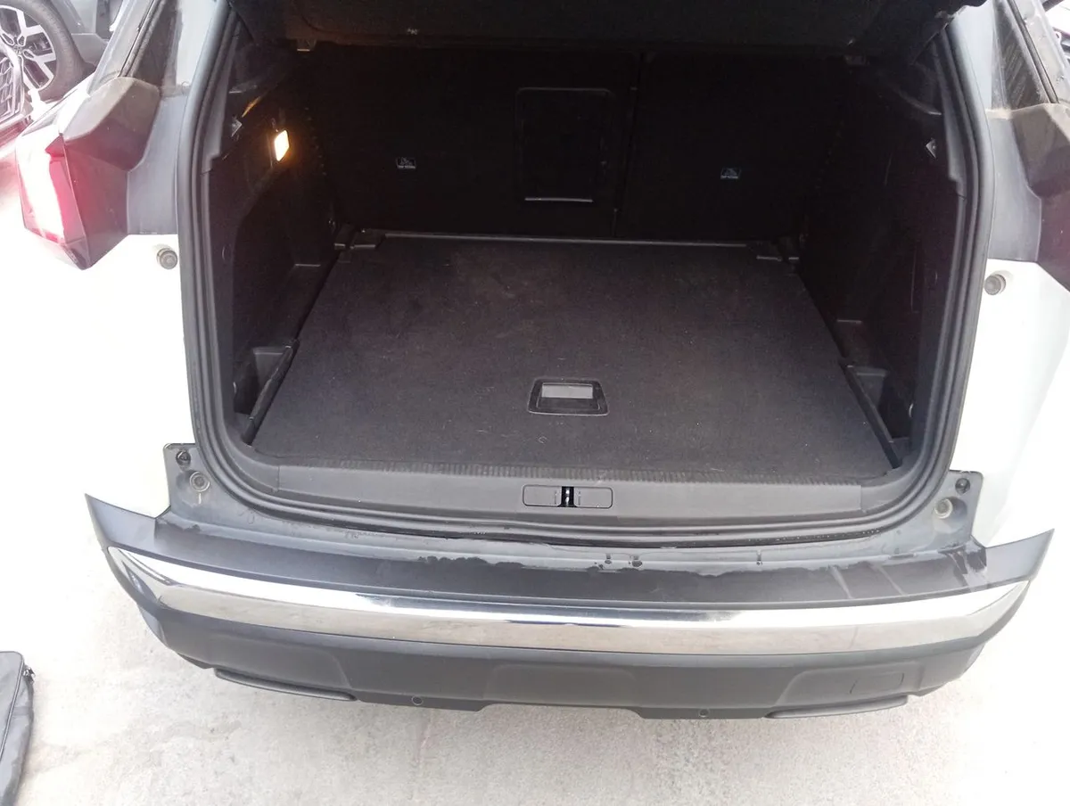 Peugeot 3008 1.5 Allure Pack Bluehdi 130 4x2 Eat8 5p año 2024