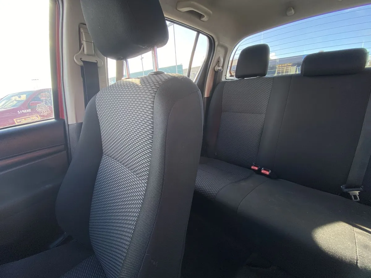Toyota Hilux 2.4 Dx Diesel 4x2 Dob. Cab. Mt 4p año 2023