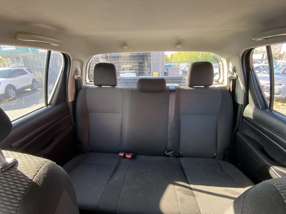 Toyota Hilux 2.4 Dx Diesel 4x2 Dob. Cab. Mt 4p año 2023