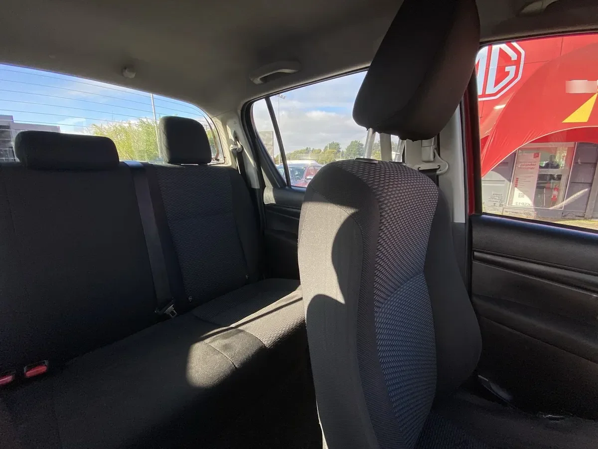 Toyota Hilux 2.4 Dx Diesel 4x2 Dob. Cab. Mt 4p año 2023