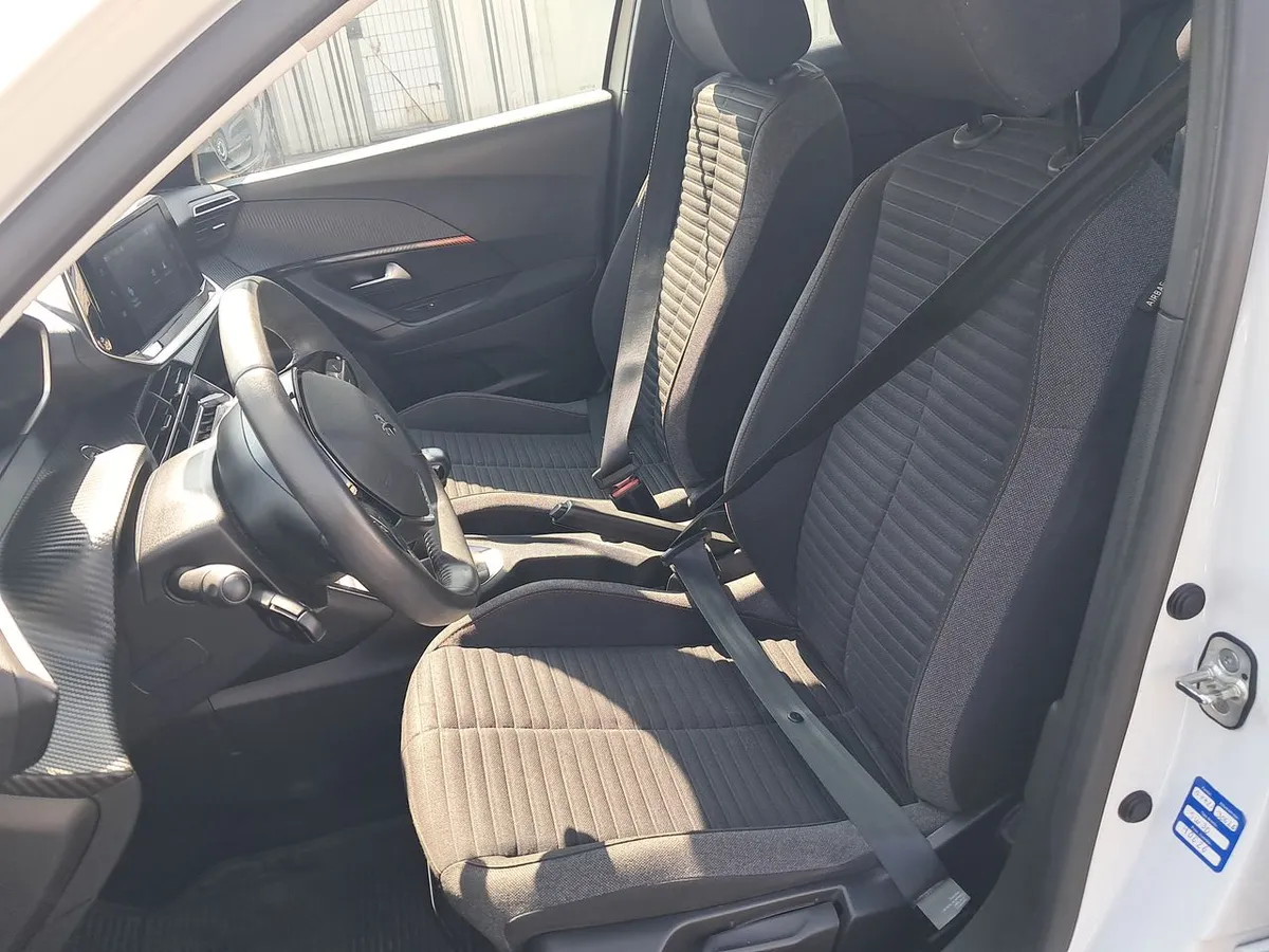 Peugeot 2008 1.2 Active Puretech 130 4x2 Mt 5p año 2022