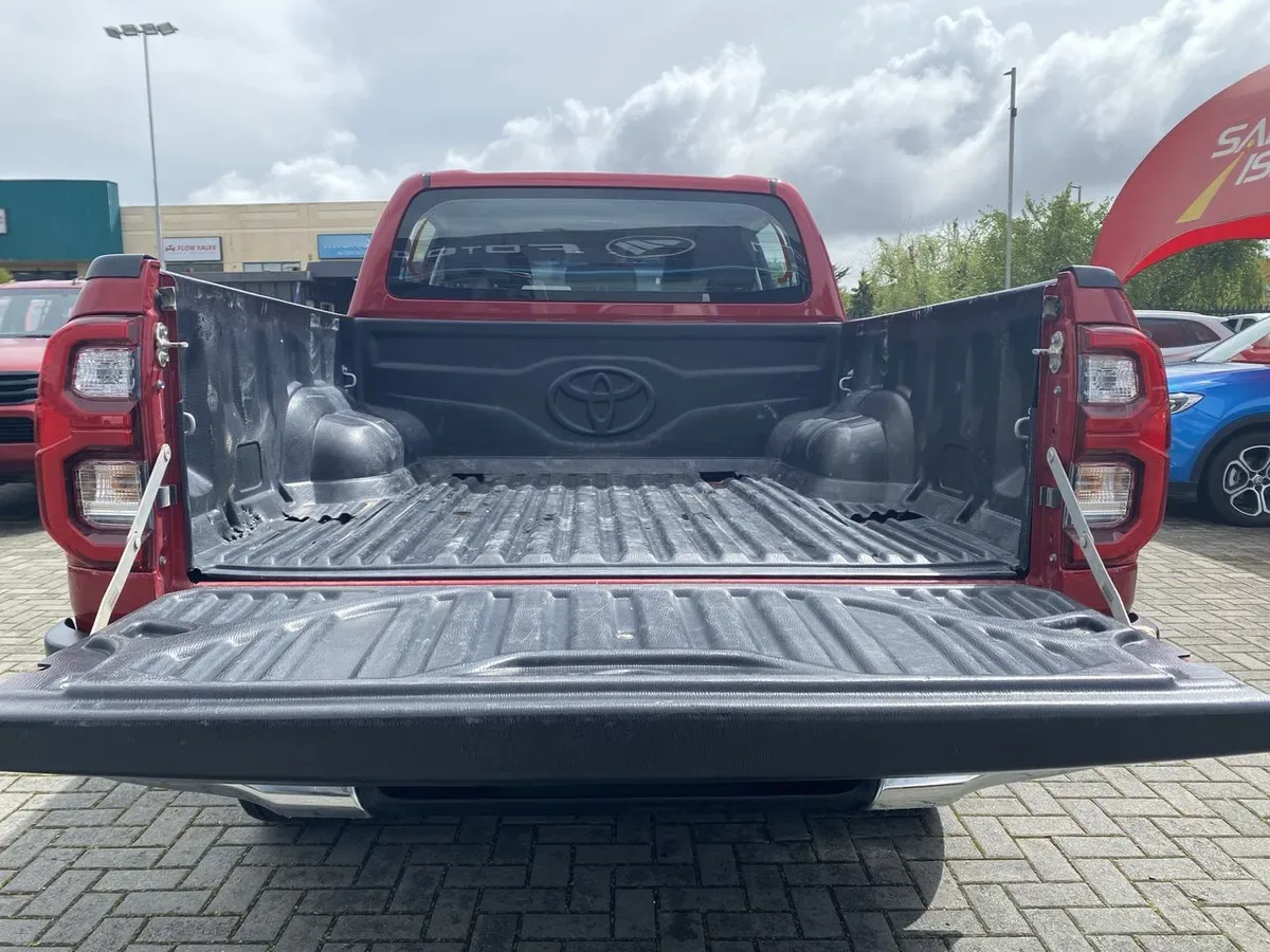 Toyota Hilux 2.8 Srv Diesel 4x4 Dob. Cab. At 4p año 2024