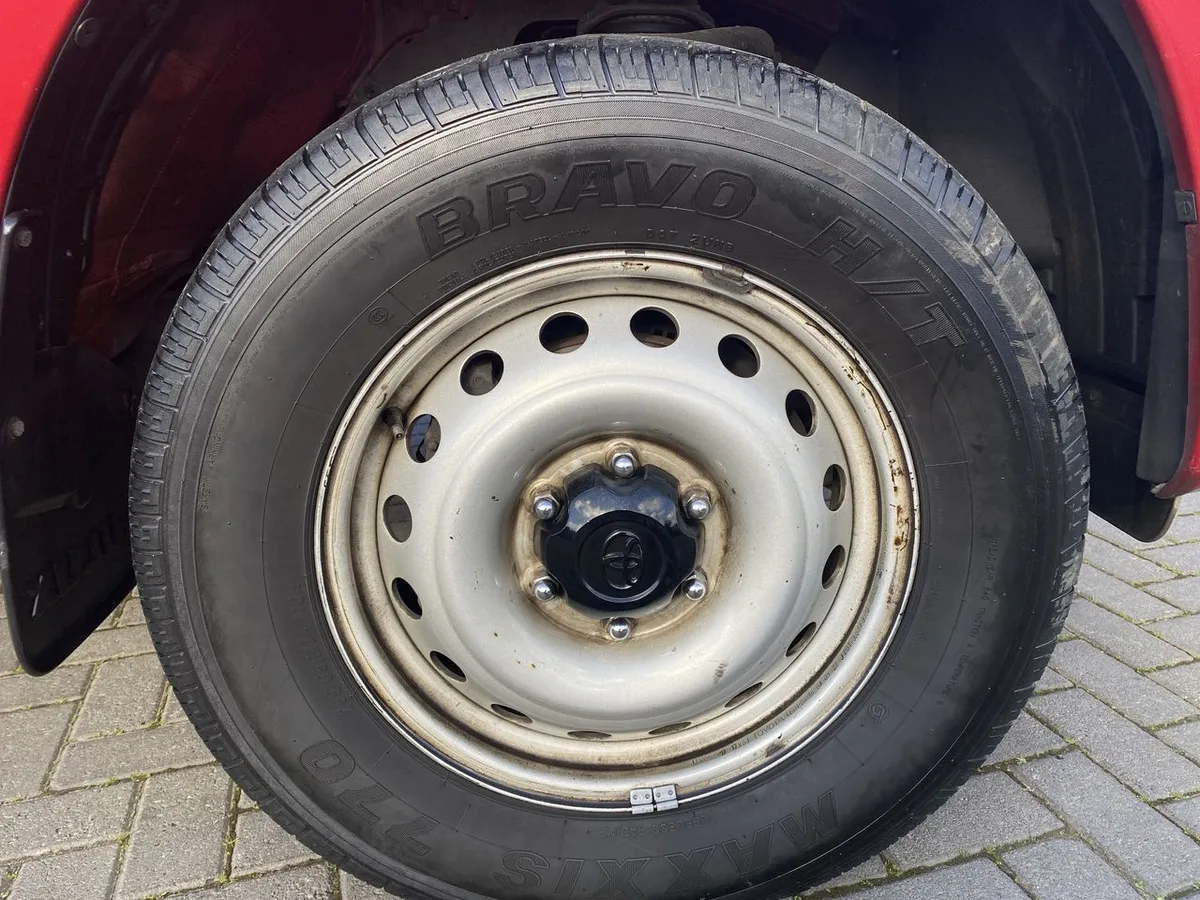 Toyota Hilux 2.4 Dx Diesel 4x2 Dob. Cab. Mt 4p año 2023