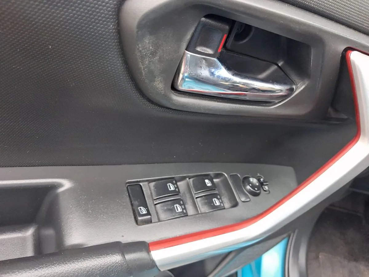 Toyota Raize 1.2 E 4x2 At 5p año 2023