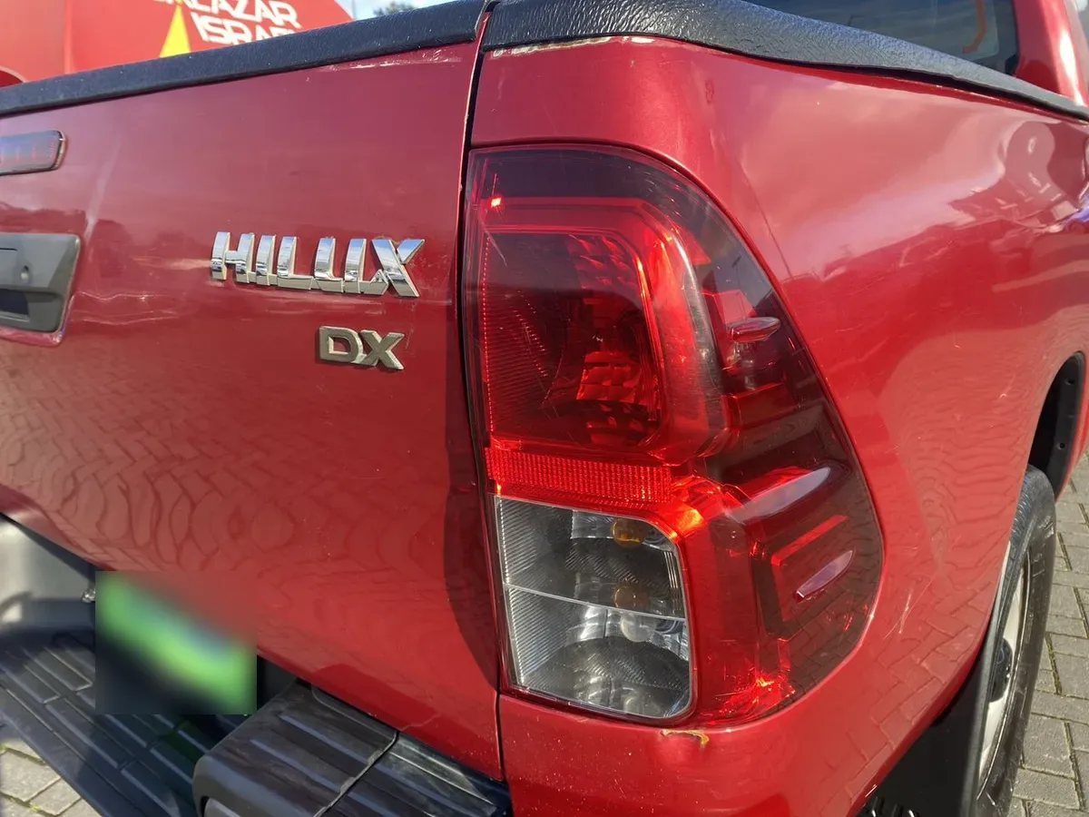 Toyota Hilux 2.4 Dx Diesel 4x2 Dob. Cab. Mt 4p año 2023