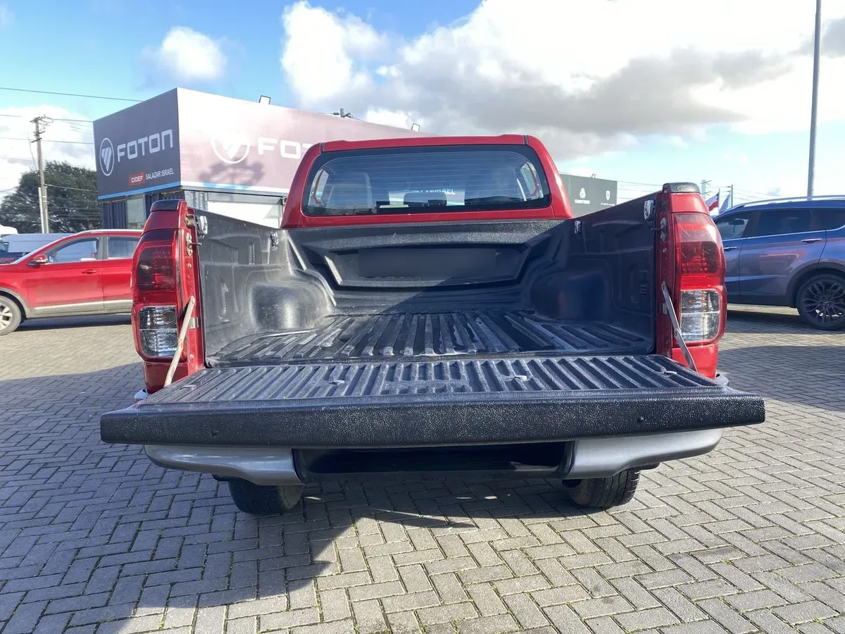 Toyota Hilux 2.4 Dx Diesel 4x2 Dob. Cab. Mt 4p año 2023