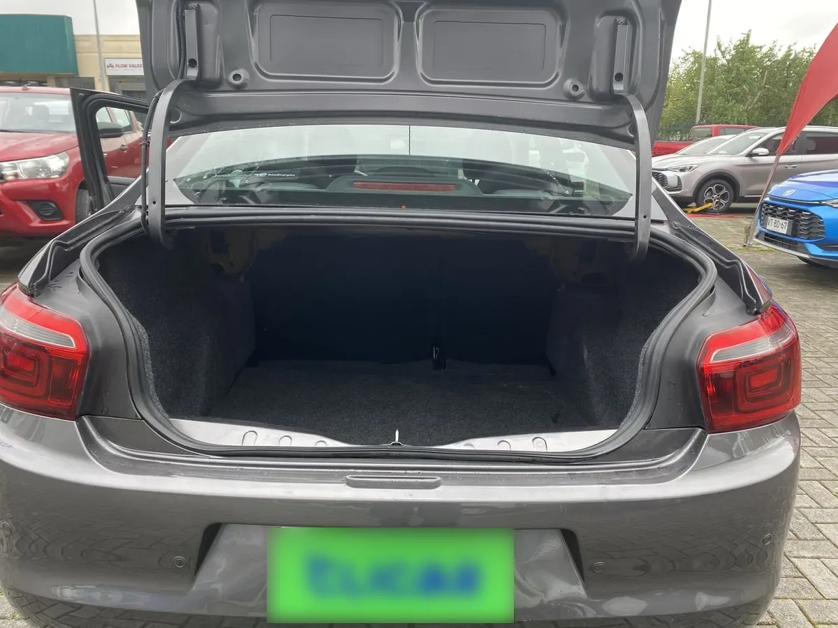 Citroen C-Elysee 1.5 Feel Pack Hdi Diesel 4x2 100 Bvm Mt 4p año 2024