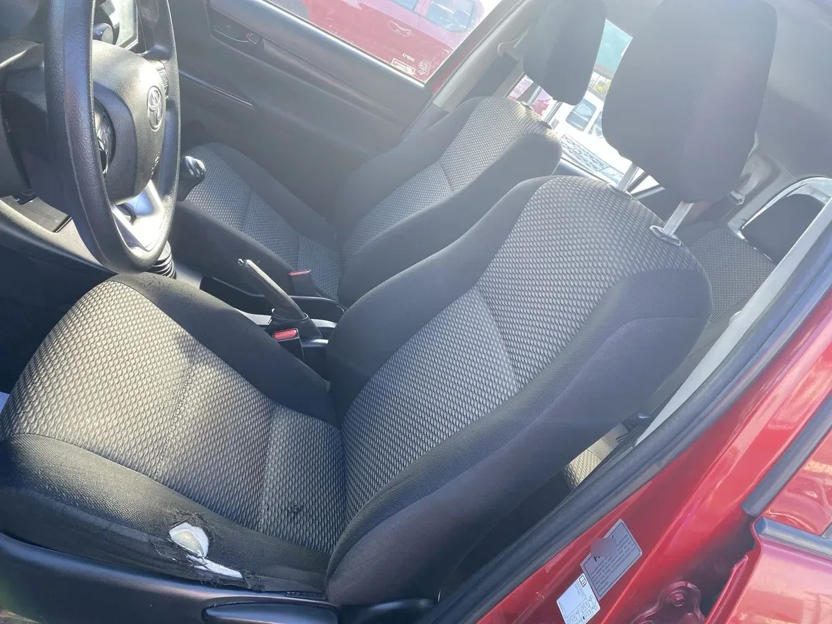 Toyota Hilux 2.4 Dx Diesel 4x2 Dob. Cab. Mt 4p año 2023