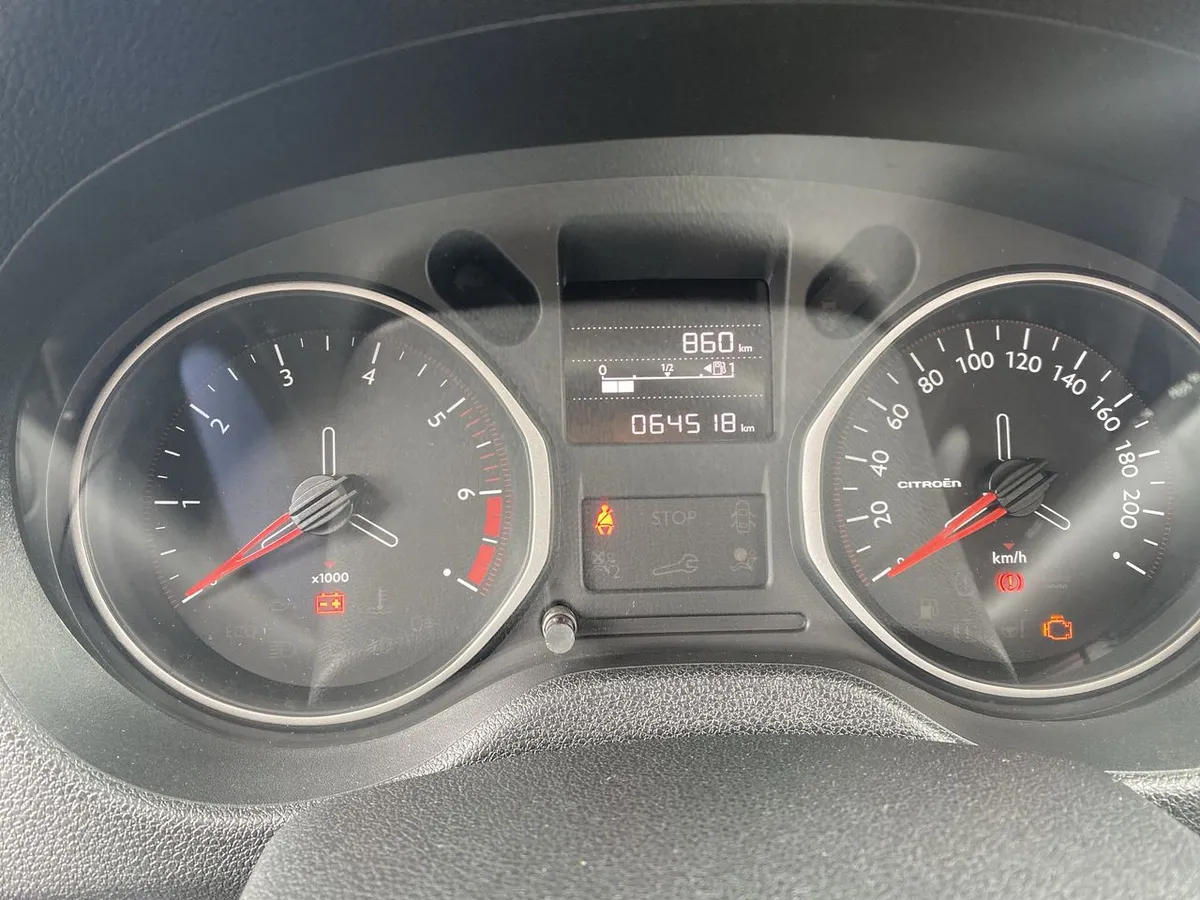 Citroen C-Elysee 1.5 Feel Pack Hdi Diesel 4x2 100 Bvm Mt 4p año 2024