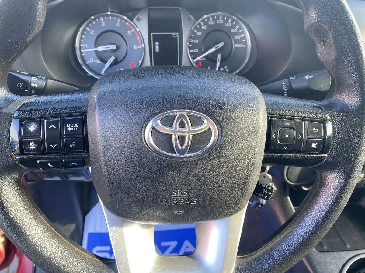 Toyota Hilux 2.4 Dx Diesel 4x2 Dob. Cab. Mt 4p año 2023