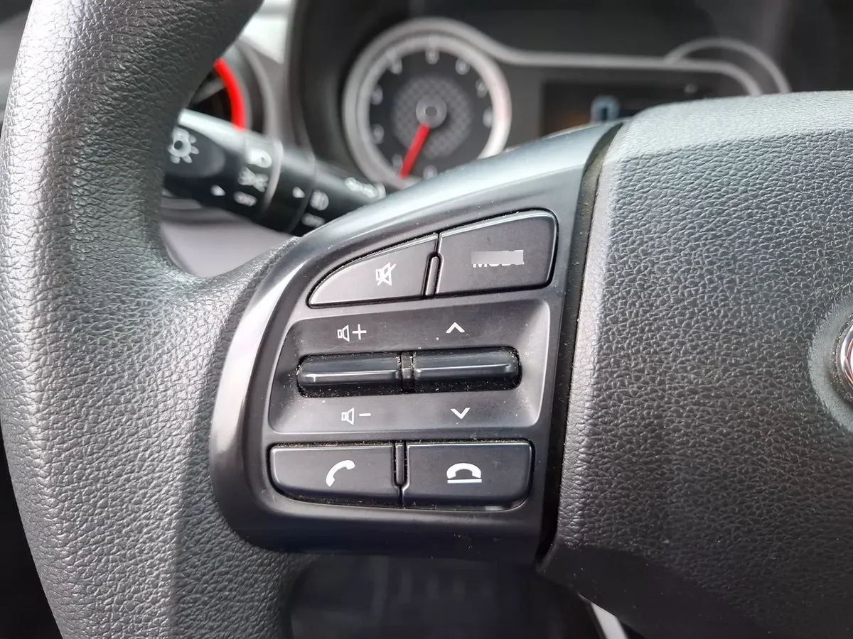 Hyundai Grand I10 1.2 Plus 4x2 Hb Mt 5p año 2024