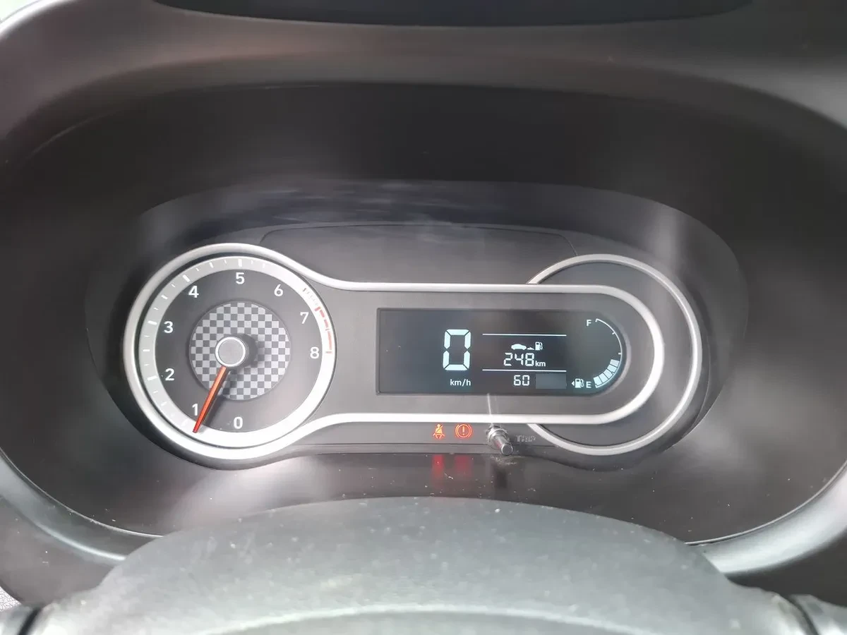 Hyundai Grand I10 1.2 Plus 4x2 Hb Mt 5p año 2024