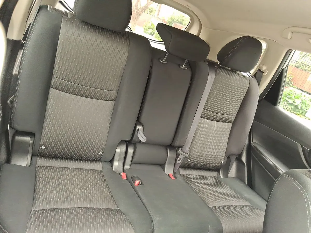 Nissan X-Trail 2.5 Sense 4x2 2row Cvt At 5p año 2023