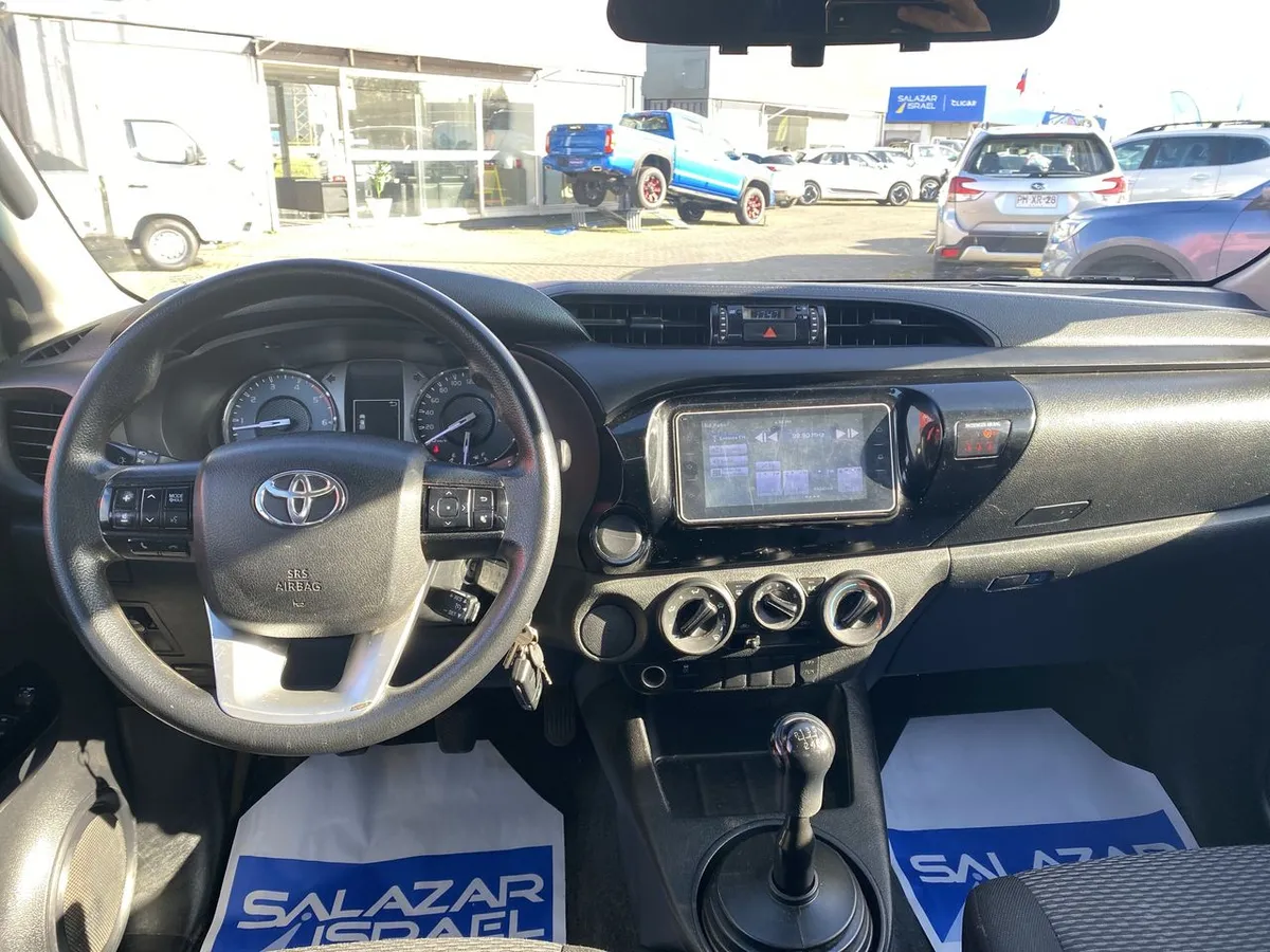 Toyota Hilux 2.4 Dx Diesel 4x2 Dob. Cab. Mt 4p año 2023