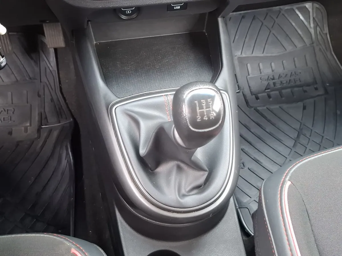 Hyundai Grand I10 1.2 Plus 4x2 Hb Mt 5p año 2024