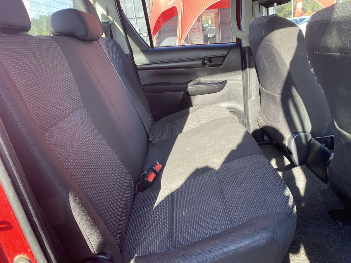 Toyota Hilux 2.4 Dx Diesel 4x2 Dob. Cab. Mt 4p año 2023