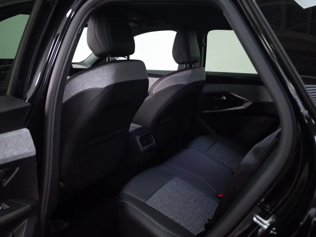 Peugeot 3008 3008 P64 Allure Mhev 136 Edct6 año 2026