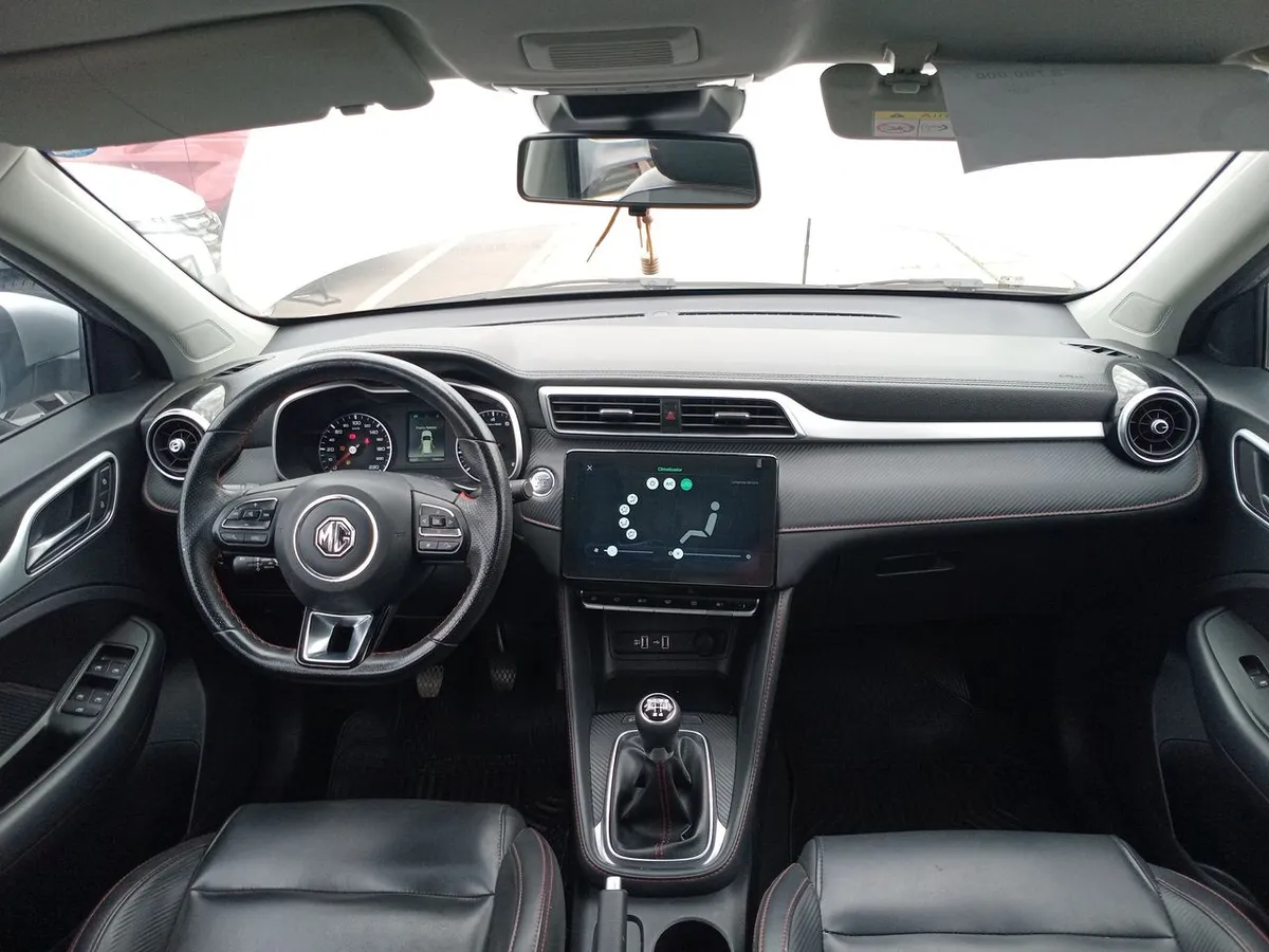 MG Mg Zx 1.5 Dlx 4x2 Mt 5p año 2023