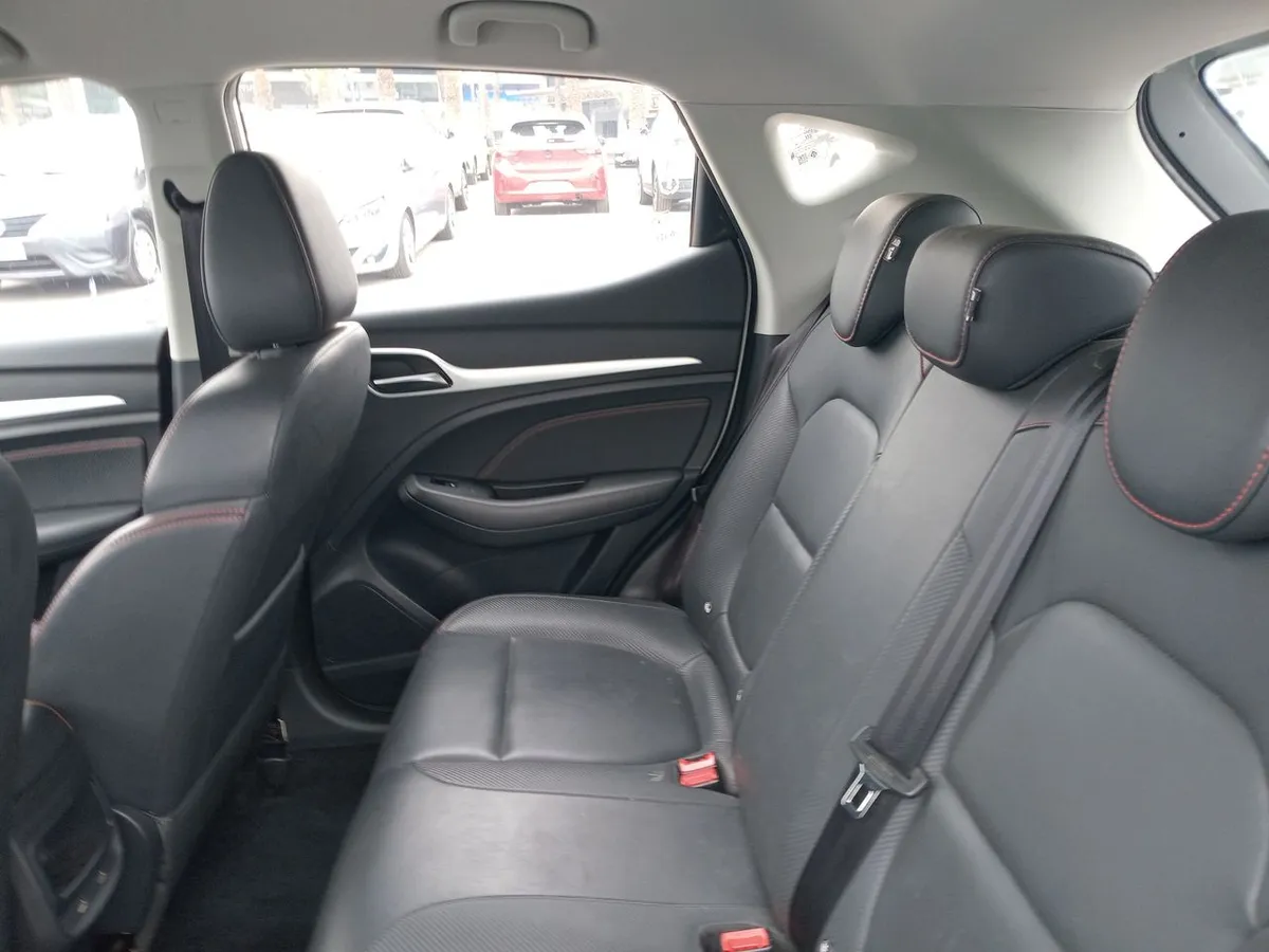 MG Mg Zx 1.5 Dlx 4x2 Mt 5p año 2023