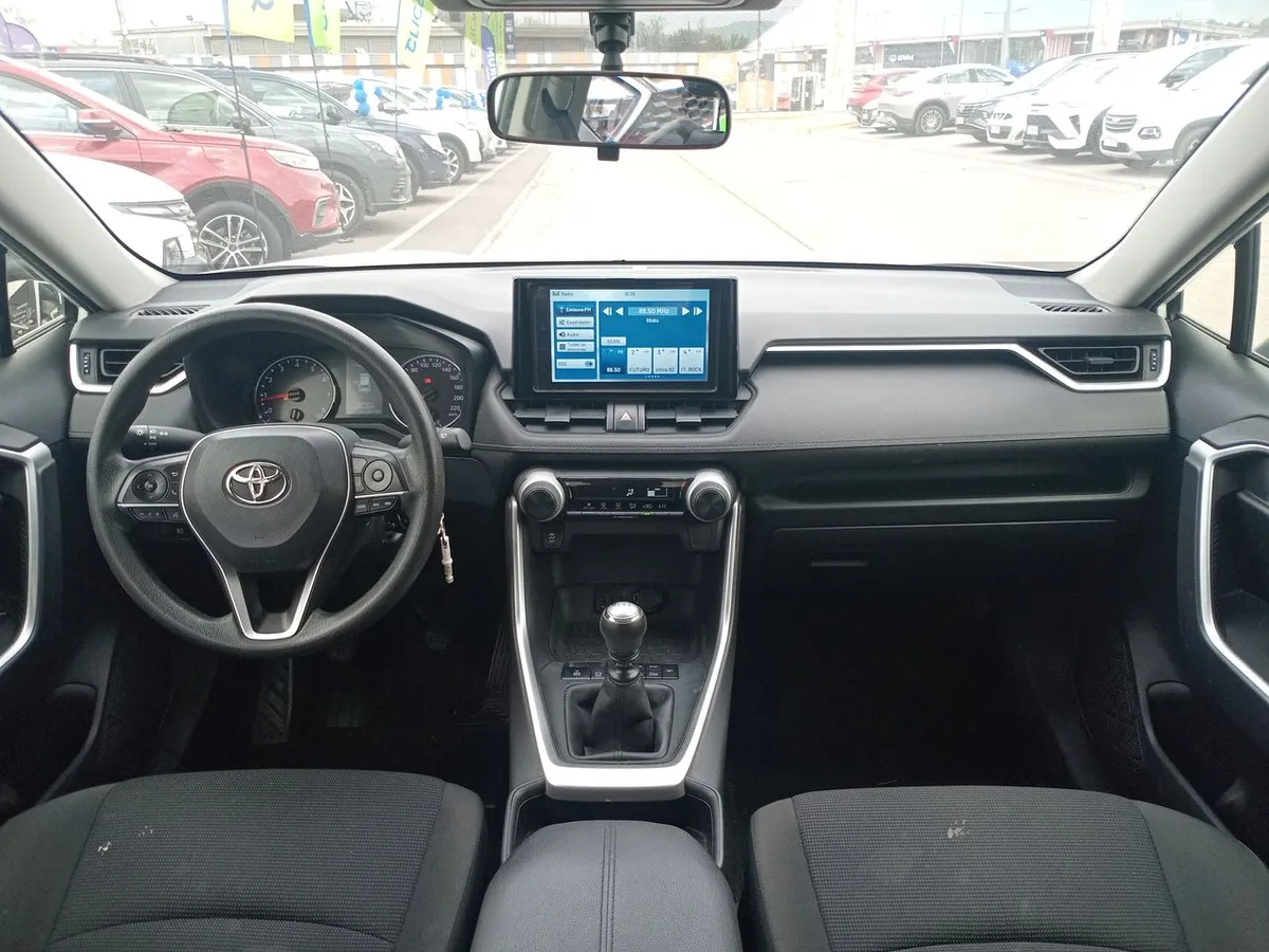Toyota Rav 4 2.0 Le 4x4 Mt 5p año 2022