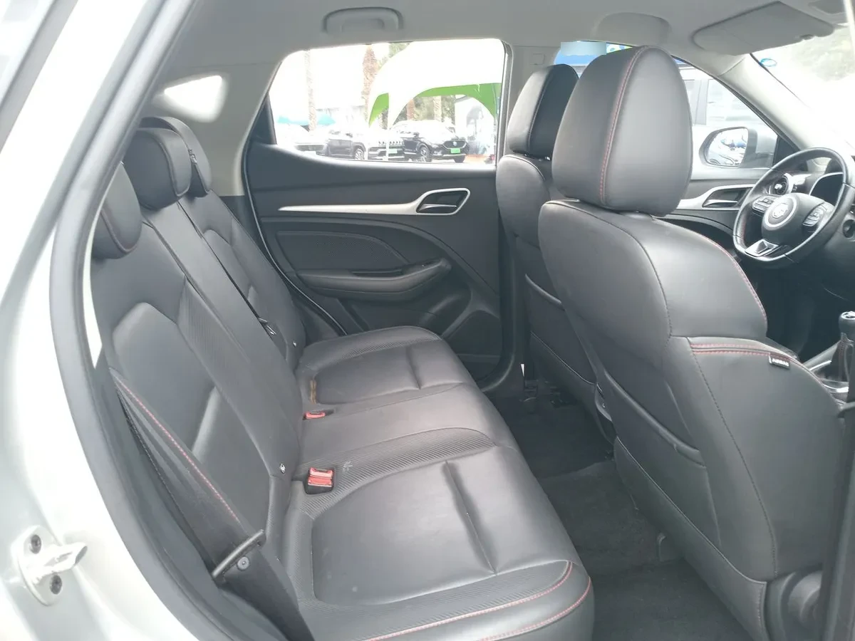 MG Mg Zx 1.5 Dlx 4x2 Mt 5p año 2023