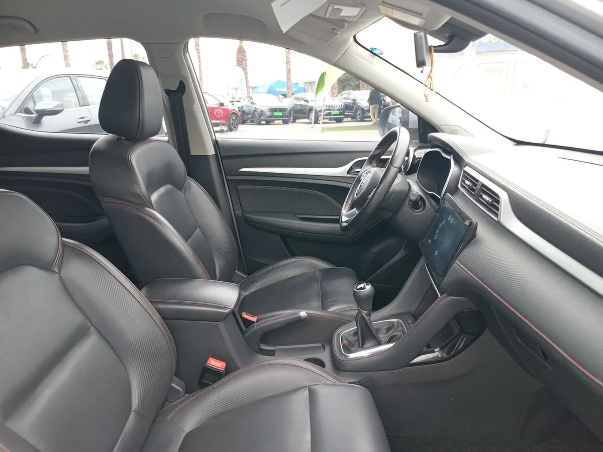 MG Mg Zx 1.5 Dlx 4x2 Mt 5p año 2023