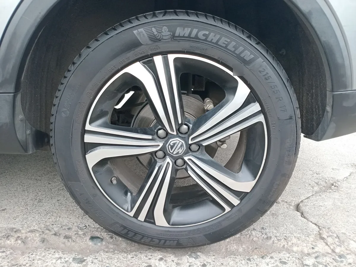 MG Mg Zx 1.5 Dlx 4x2 Mt 5p año 2023