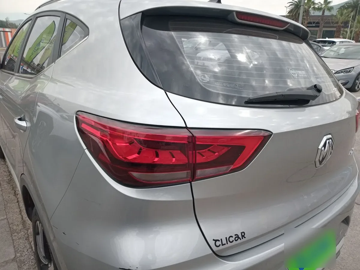 MG Mg Zx 1.5 Dlx 4x2 Mt 5p año 2023