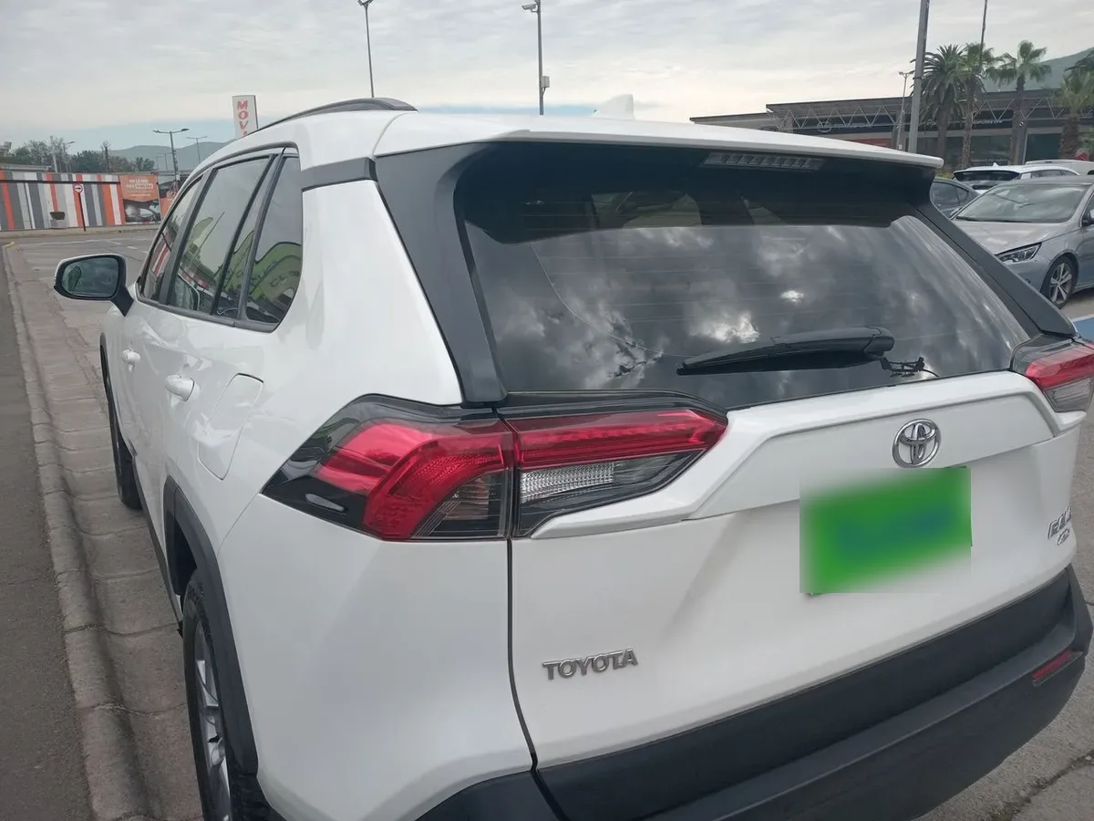 Toyota Rav 4 2.0 Le 4x4 Mt 5p año 2022