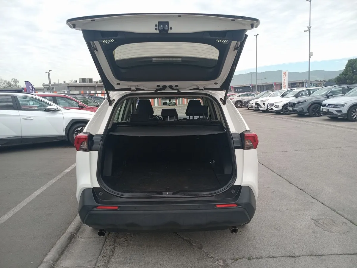 Toyota Rav 4 2.0 Le 4x4 Mt 5p año 2022