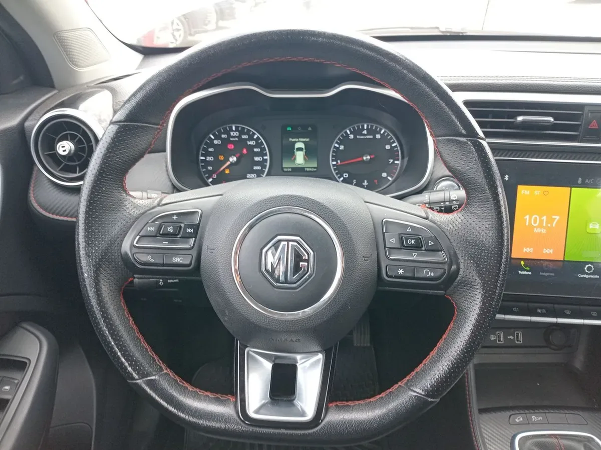 MG Mg Zx 1.5 Dlx 4x2 Mt 5p año 2023