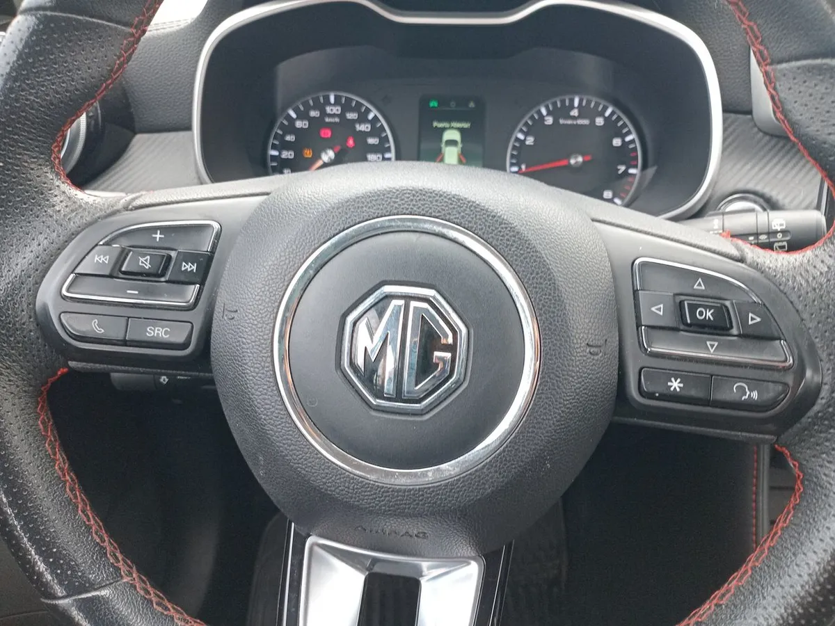MG Mg Zx 1.5 Dlx 4x2 Mt 5p año 2023