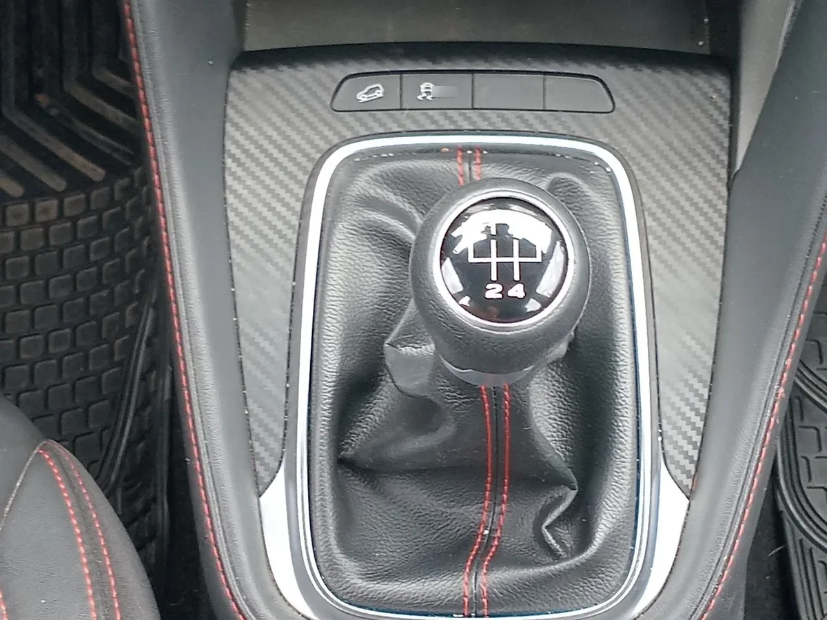 MG Mg Zx 1.5 Dlx 4x2 Mt 5p año 2023