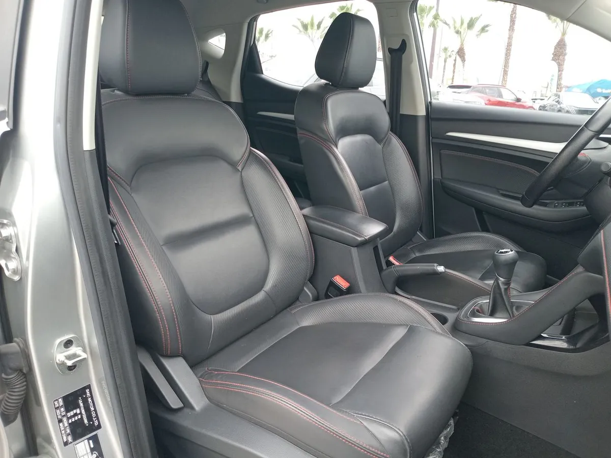MG Mg Zx 1.5 Dlx 4x2 Mt 5p año 2023