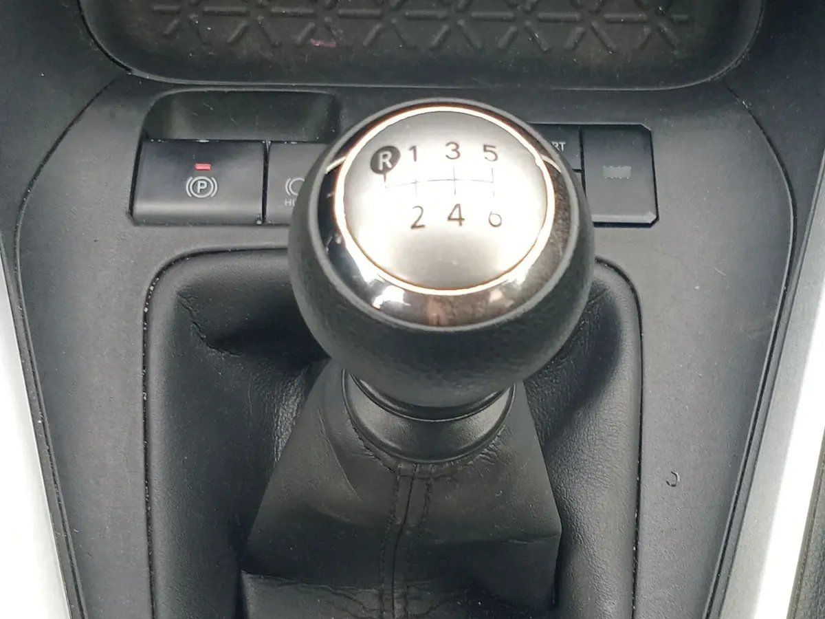 Toyota Rav 4 2.0 Le 4x4 Mt 5p año 2022