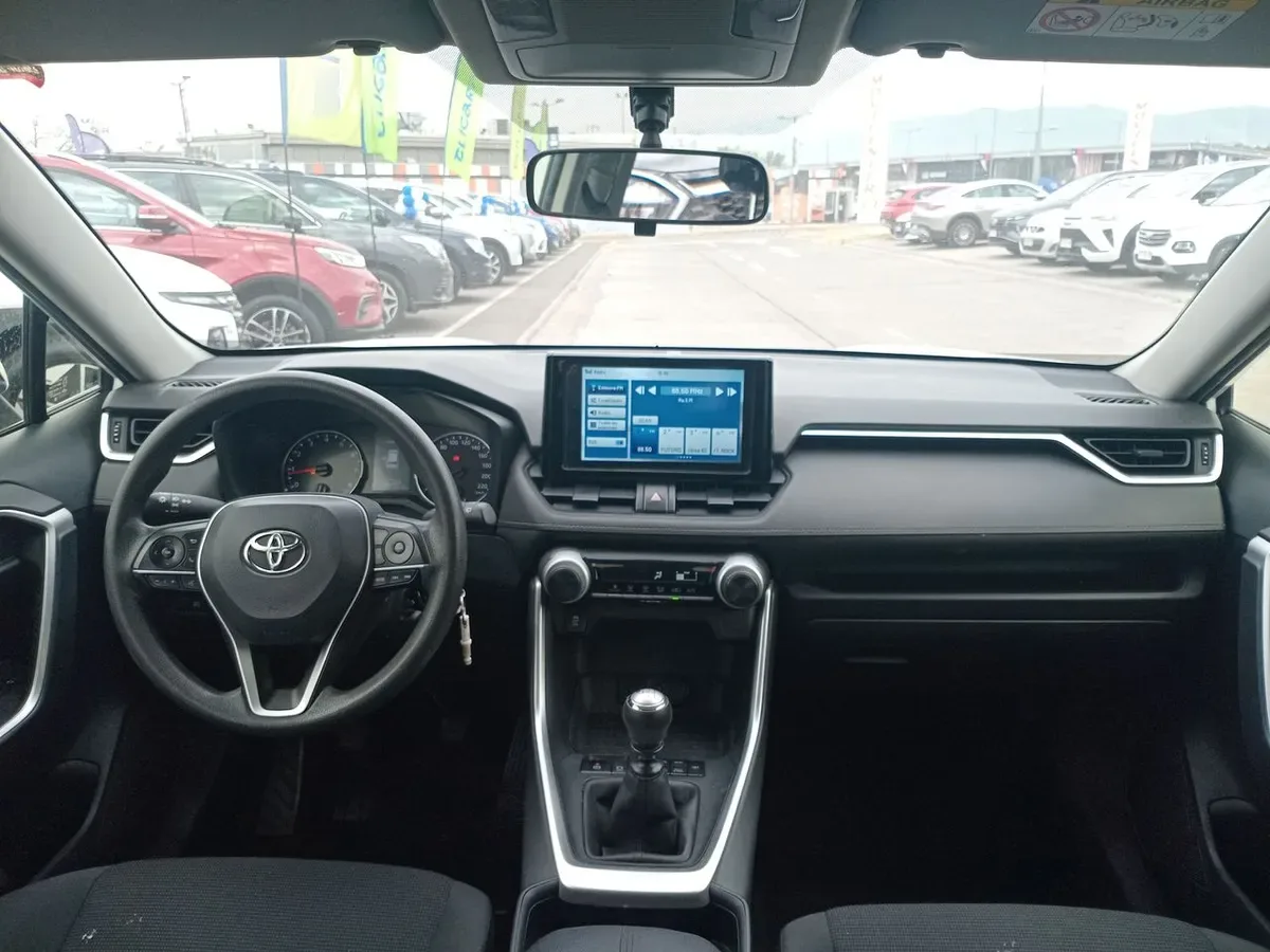 Toyota Rav 4 2.0 Le 4x4 Mt 5p año 2022