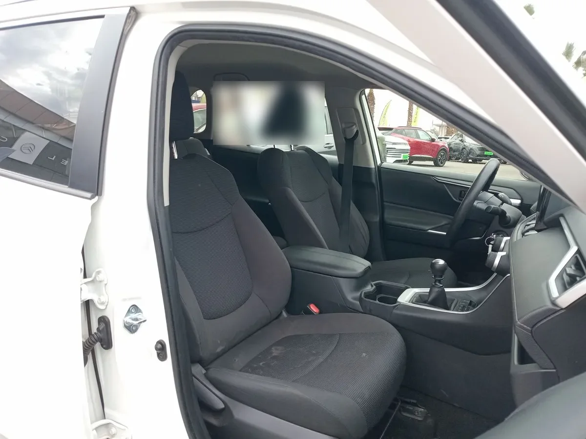 Toyota Rav 4 2.0 Le 4x4 Mt 5p año 2022
