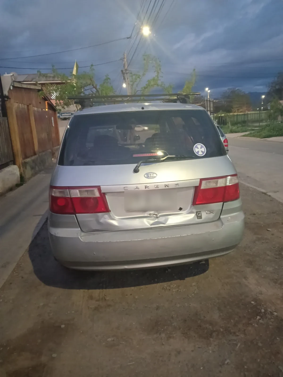 KIA MOTORS CARENS Otra año 2004