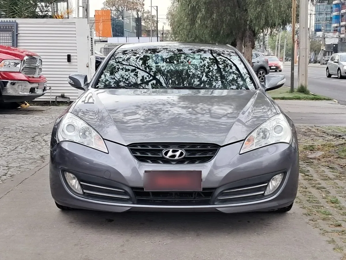 HYUNDAI GENESIS 3.8 Coupea19 At año 2010