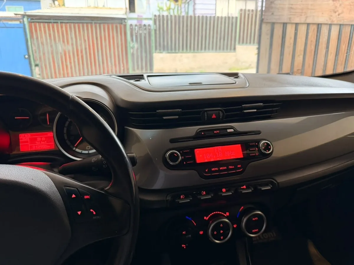 ALFA ROMEO GIULIETTA 1.4 Tct Tb Distinctive At año 2015