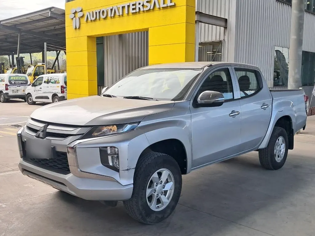 Mitsubishi L200 Katana Cr 2.4 4x2 Mt año 2020