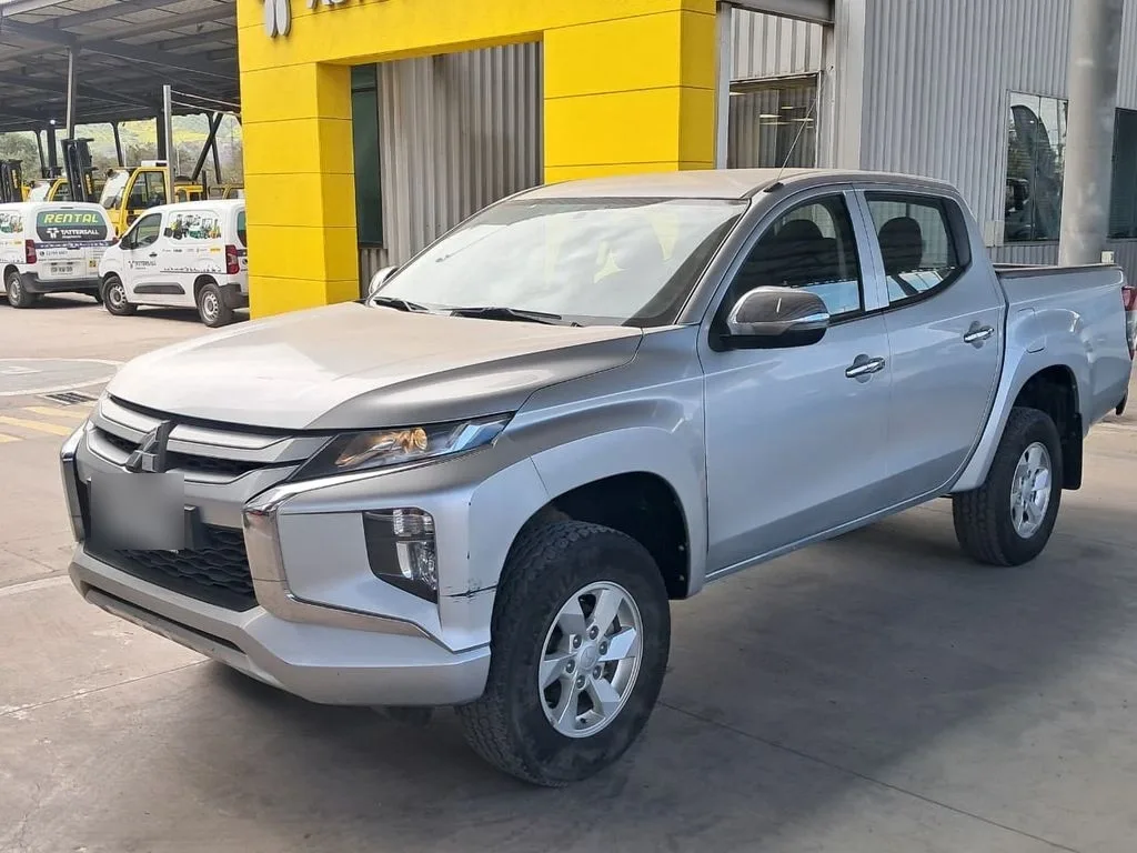 Mitsubishi L200 Katana Cr 2.4 4x2 Mt año 2020