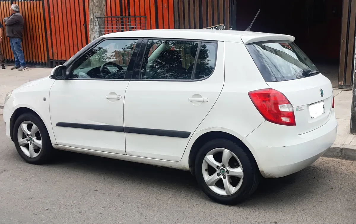 SKODA FABIA 1.6 Tdi Ambiente Mt Diesel año 2012