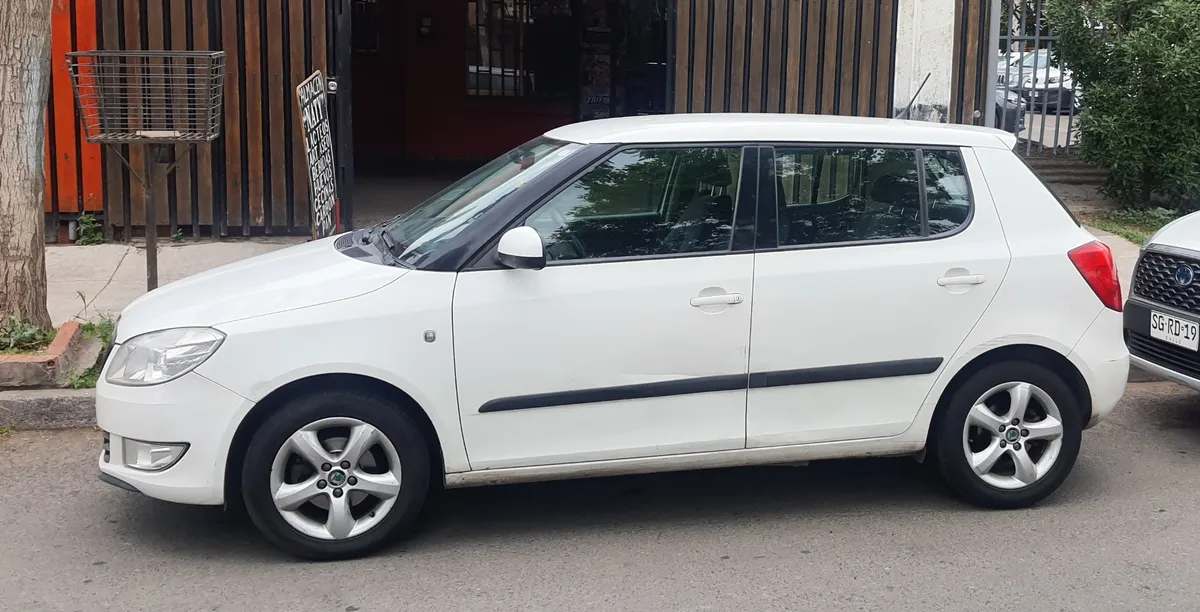 SKODA FABIA 1.6 Tdi Ambiente Mt Diesel año 2012